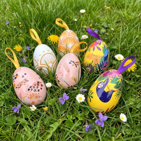 Oeuf métallique garni